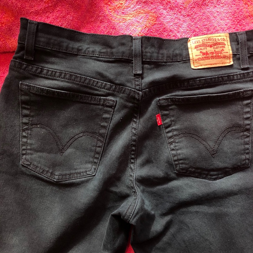 Black denim Levi’s cutoffs
